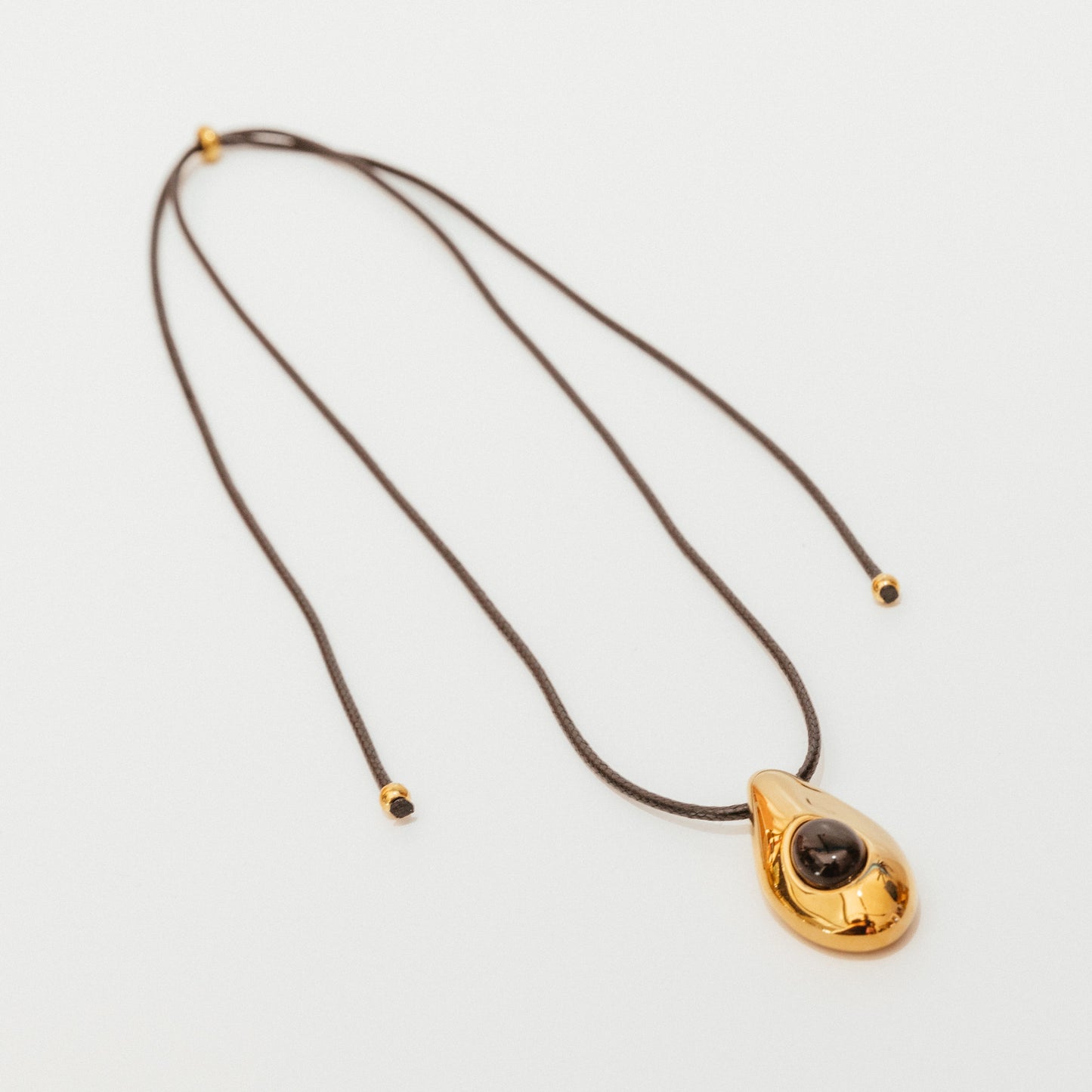 We Are Emte- Isla Pendant Necklace in Gold