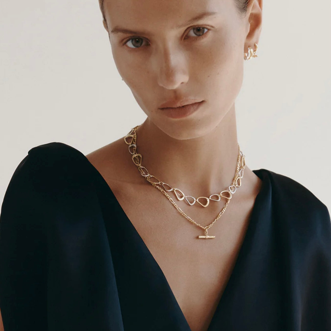 Kirstin Ash - Rhythm T-Bar Necklace in Gold