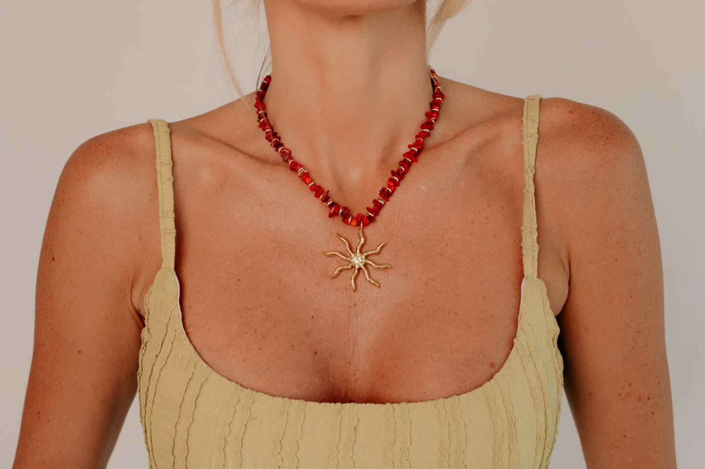 Käärme Jewels - Sunset Ray Necklace in Red