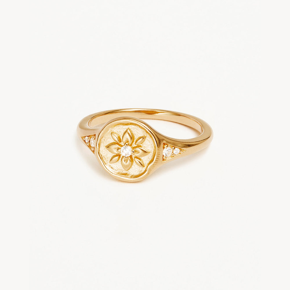 By Charlotte - Live in Love Signet Ring In Gold