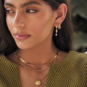 
            
                Load image into Gallery viewer, Arms of Eve - Mimi Pearl and Gold Earrings
            
        