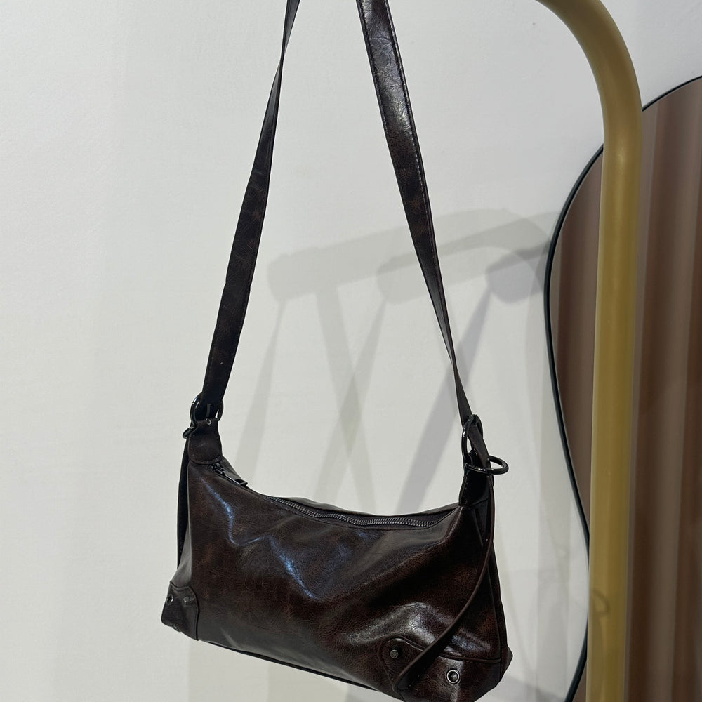 We Are Emte - Tara Baguette Bag in Espresso