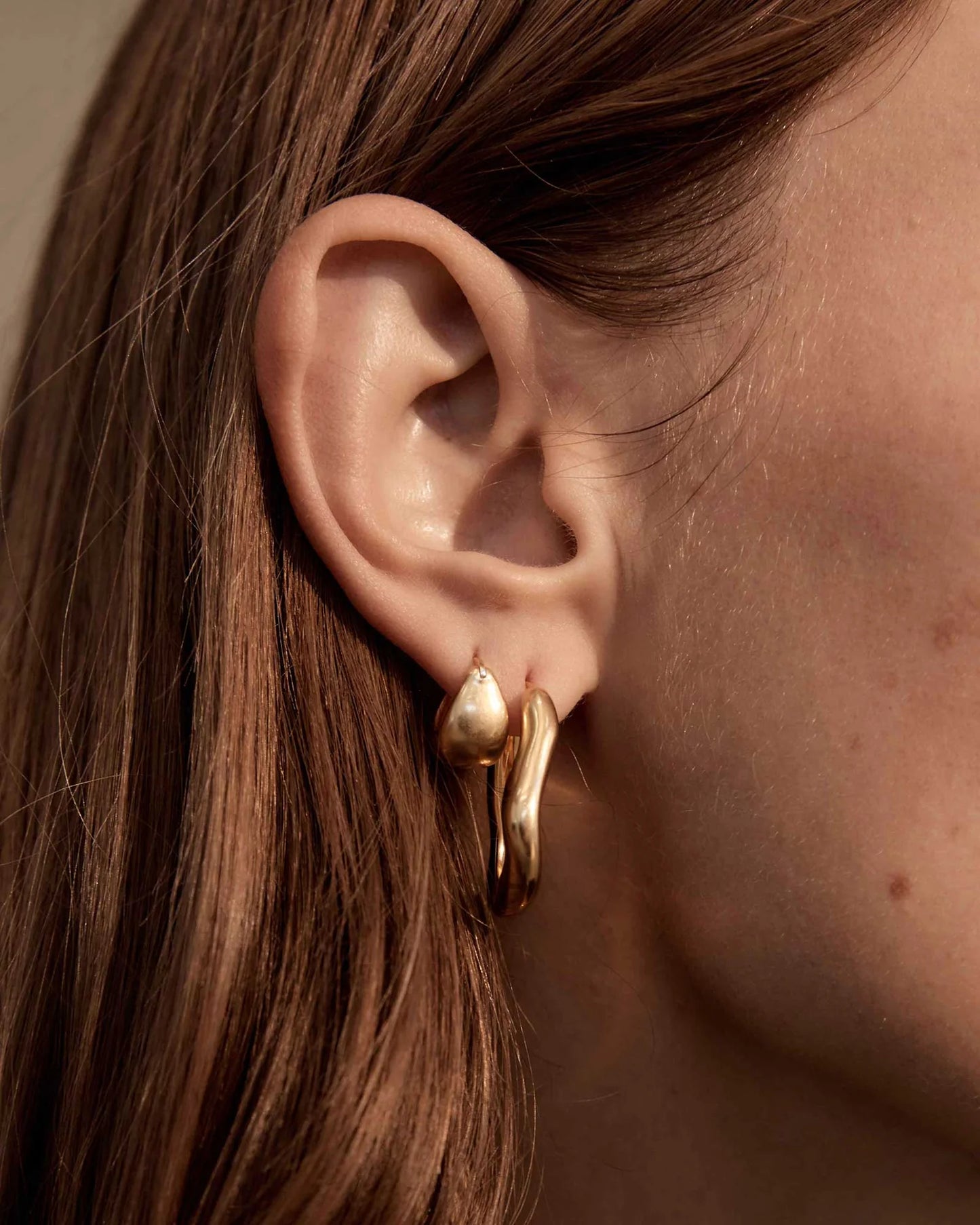 Kirstin Ash - Tresor Hoops Small in Gold