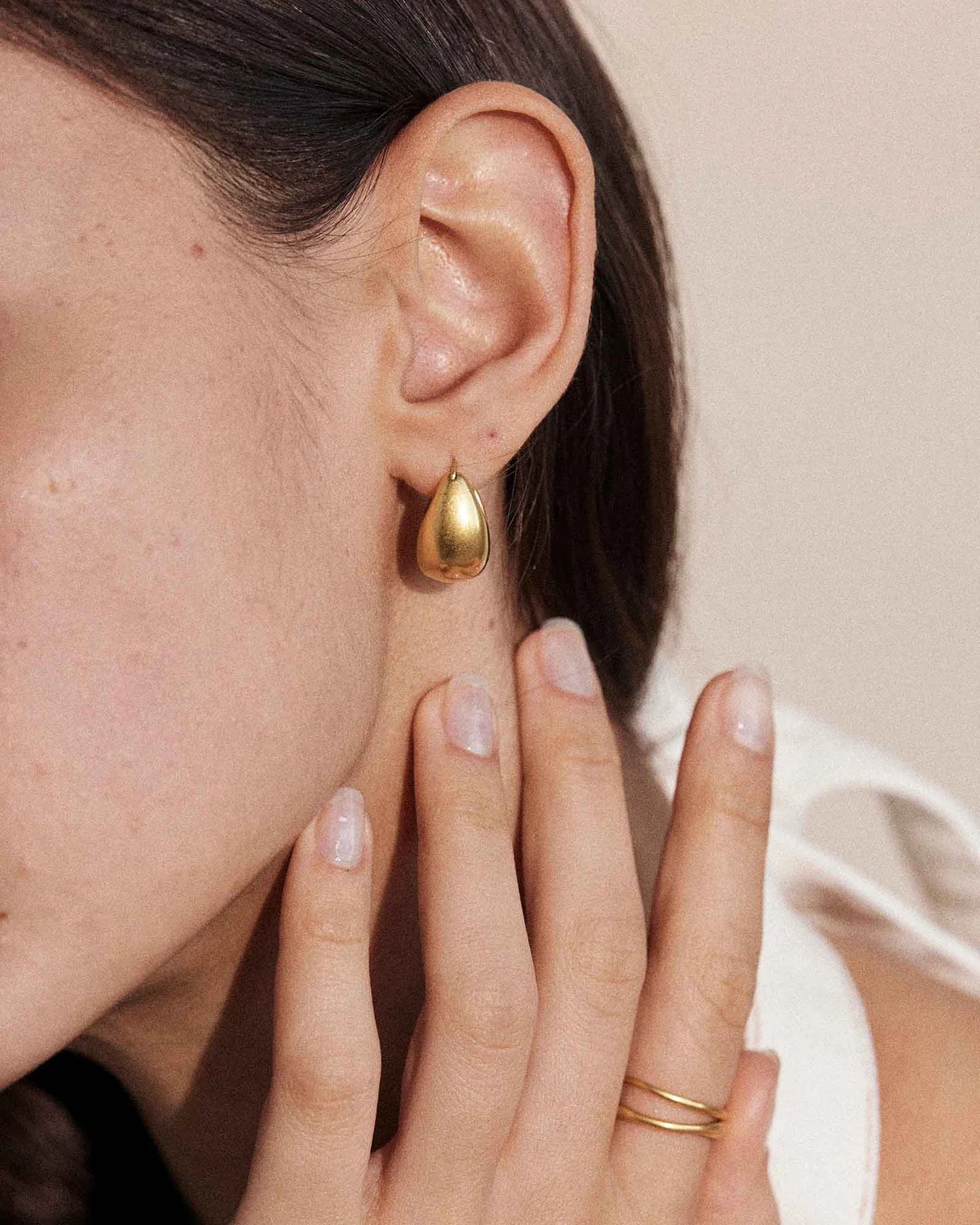 Kirstin Ash - Tresor Hoops Medium in Gold