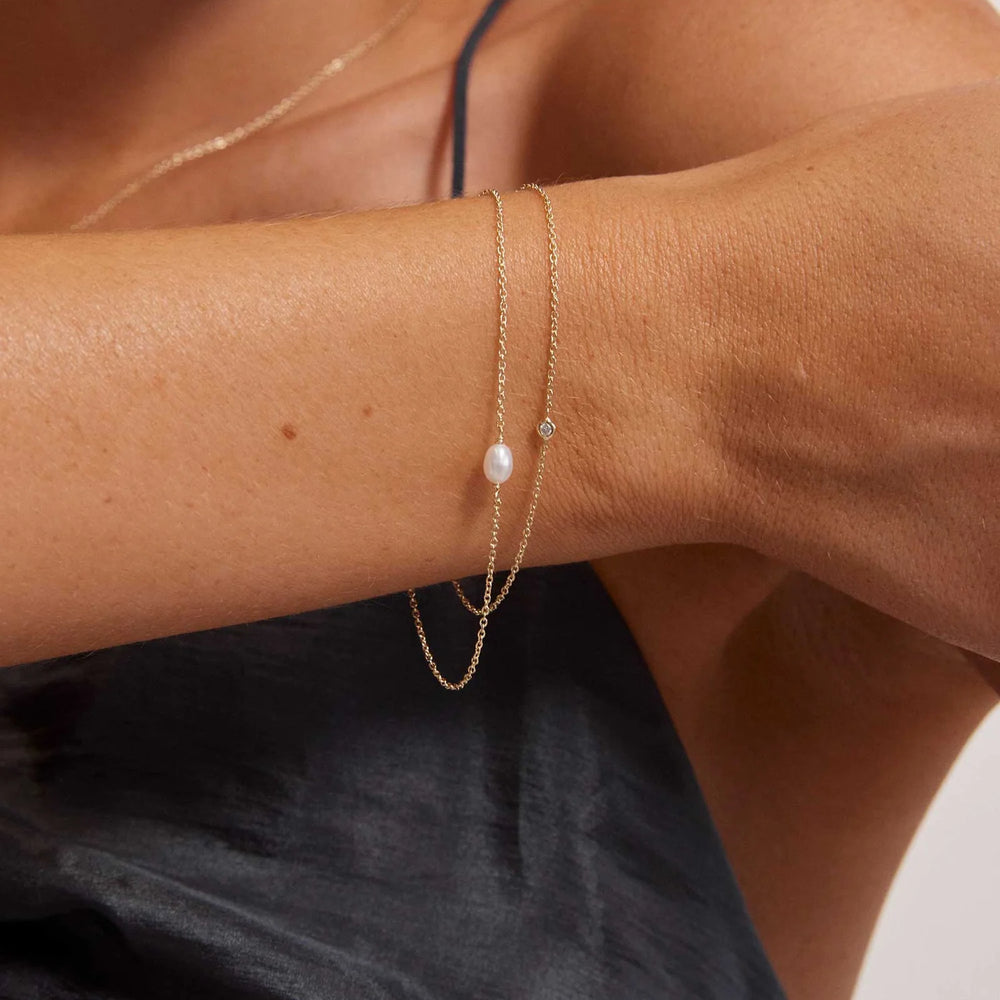 
                      
                        Kirstin Ash - Petite Diamond Bracelet in 9k Solid Gold
                      
                    