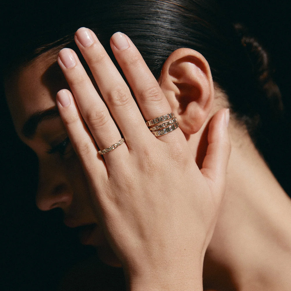 Kirstin Ash - Elysium Oval Sapphire Ring in 9k Solid Gold