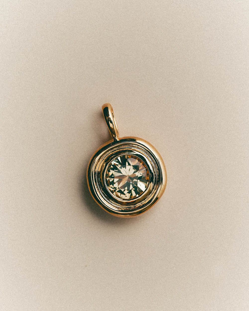 Kirstin Ash - Veil Radiance Figaro Necklace in Gold