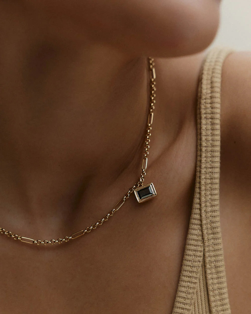 Kirstin Ash - Ebb Radiance Belcher Necklace in Gold