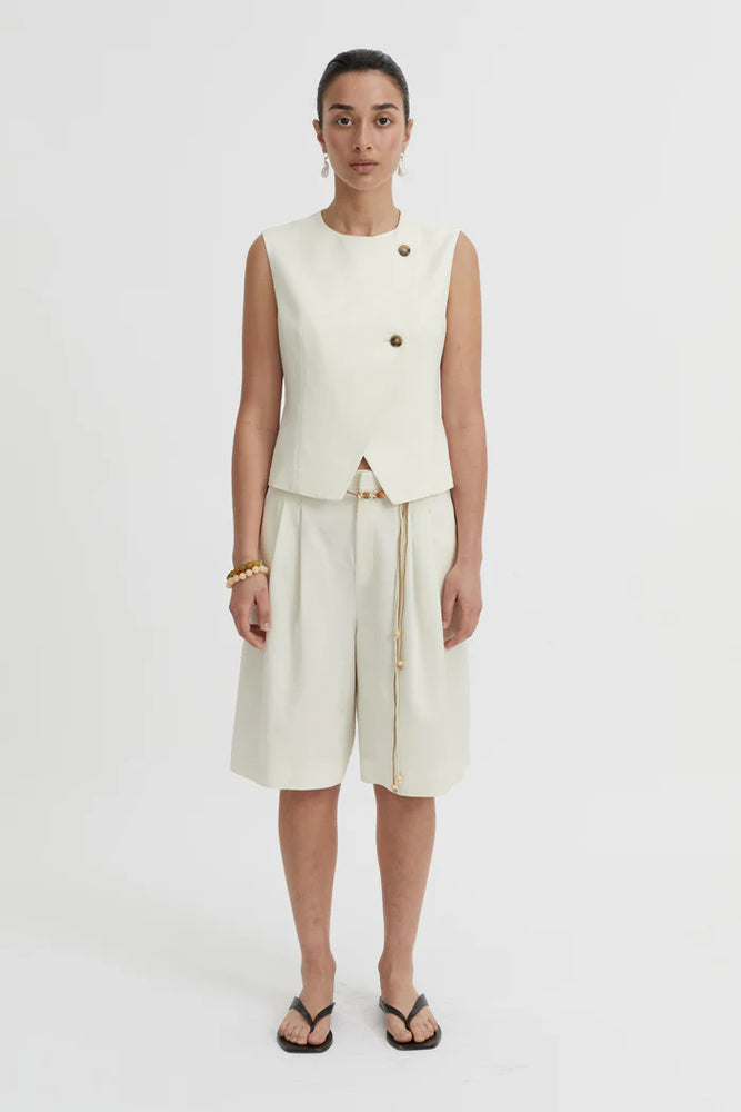 
                      
                        Blanca - Junia Shorts in Ivory
                      
                    