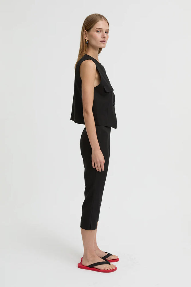 
                      
                        Blanca - Anouk Capris in Black
                      
                    