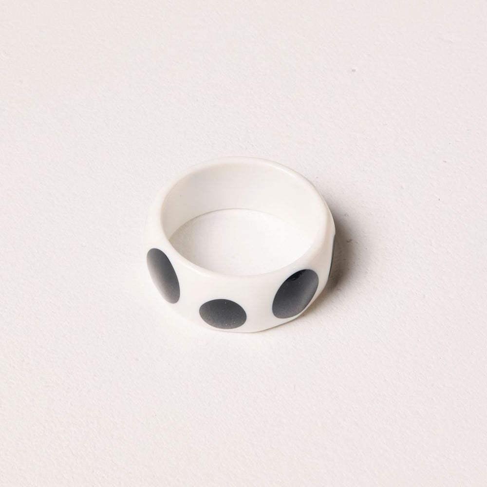 We Are Emte - The Spot Resin Bangle in White/Black