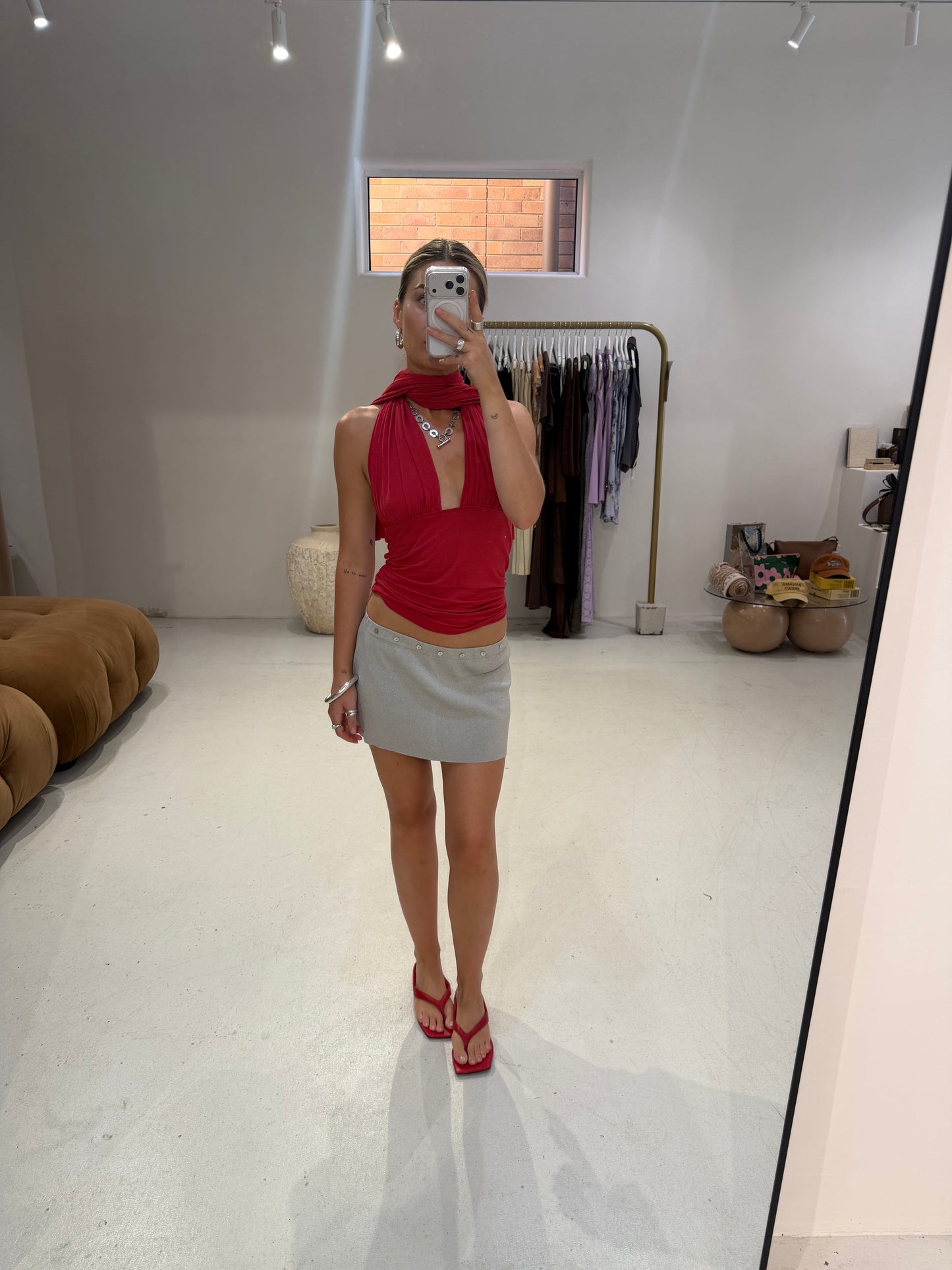 Alias Mae - Fenton in Scarlet