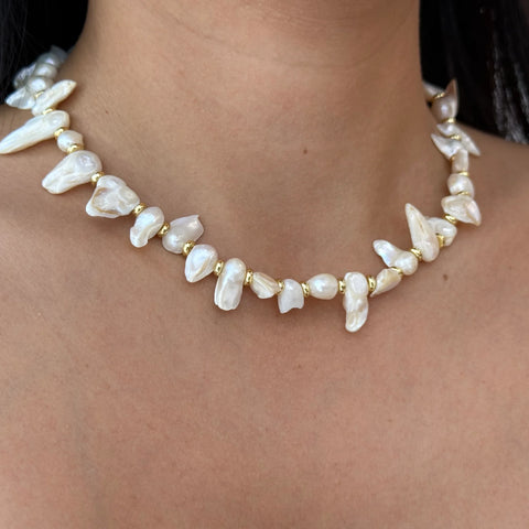 Käärme Jewels - Chunky Pearl Necklace in Gold