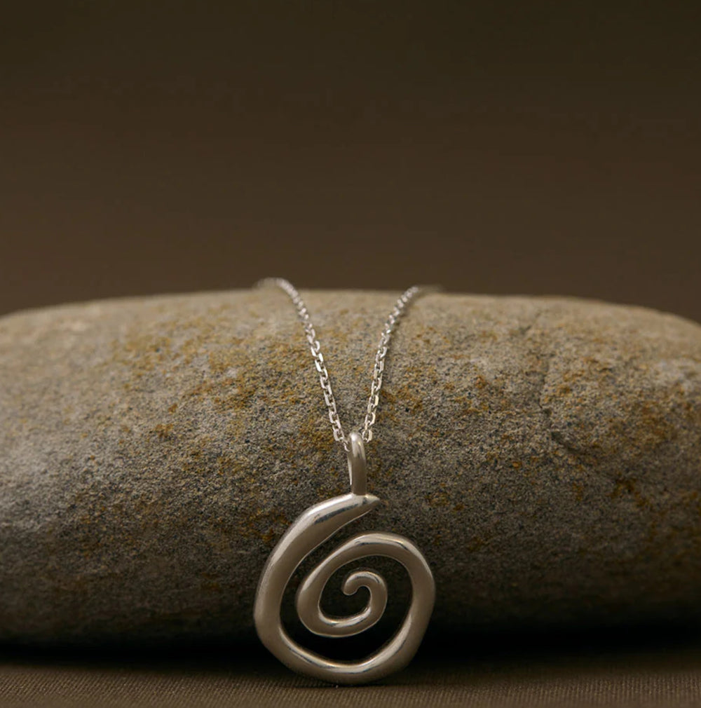 Kirstin Ash - Sweet Escape Necklace in Silver