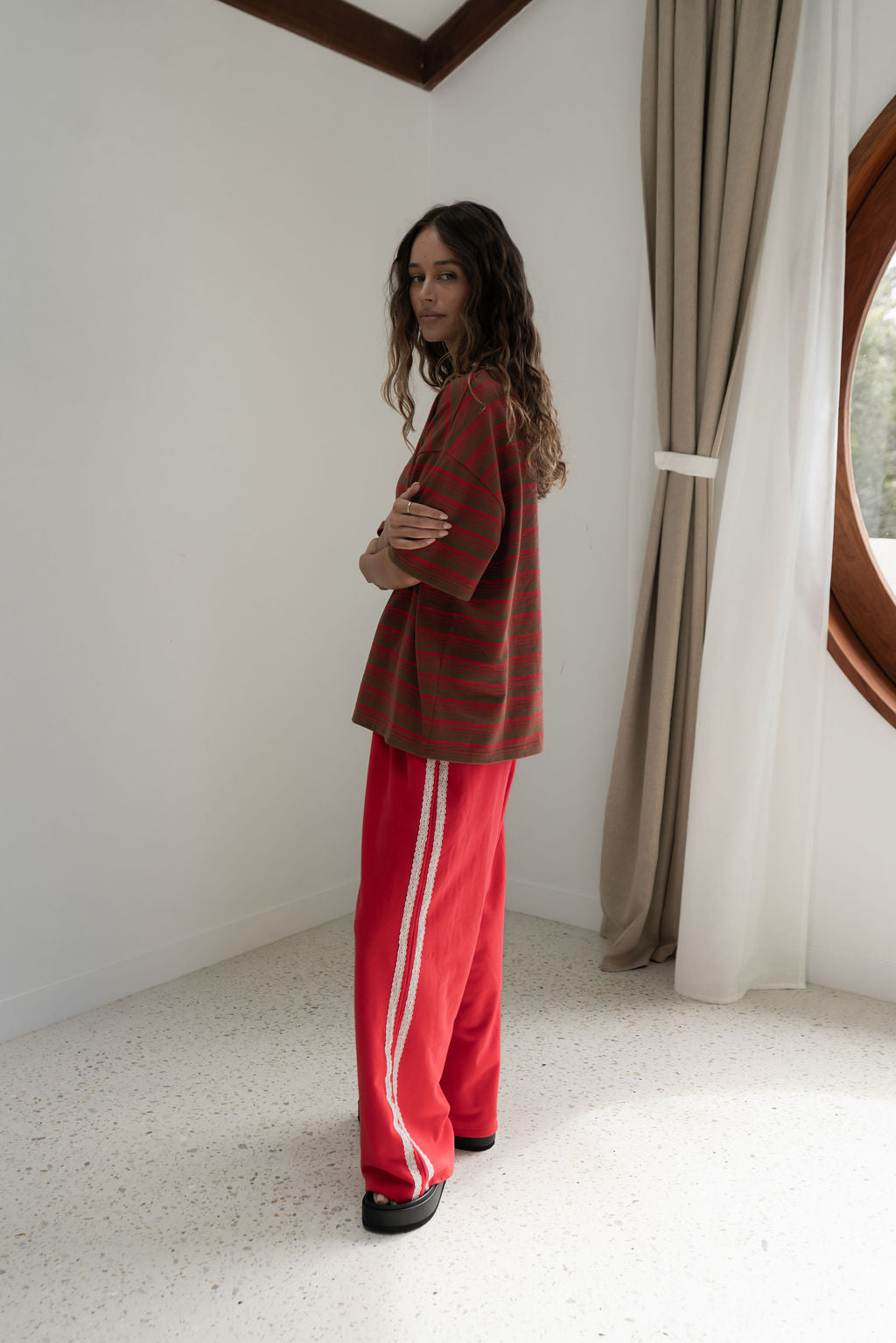 häll störe - Scotti Stripey Tee in Red / Brown