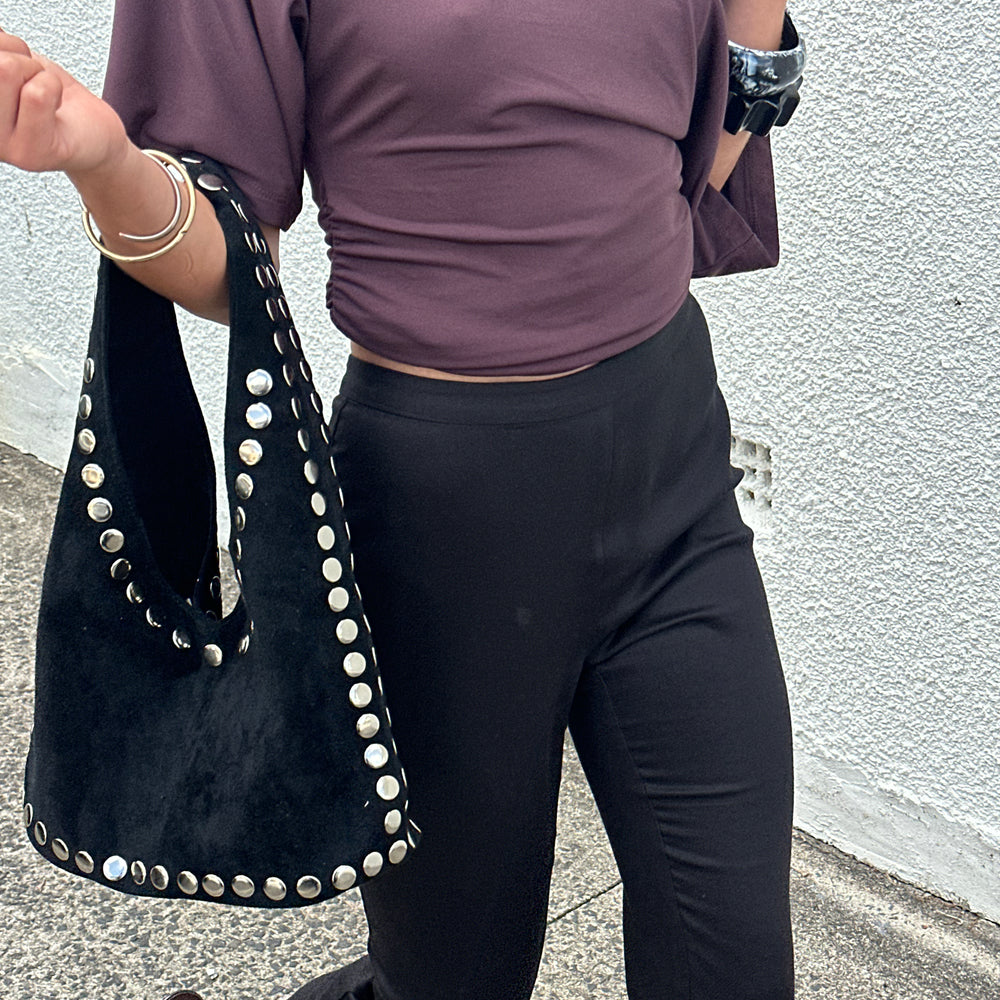 
                      
                        Sesa Studios - The Muse in Noir
                      
                    