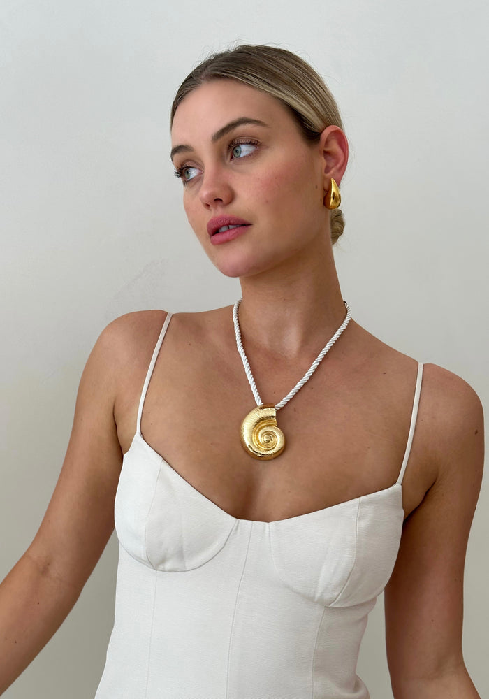 We Are Emte - Sea Shell Pendant Necklace