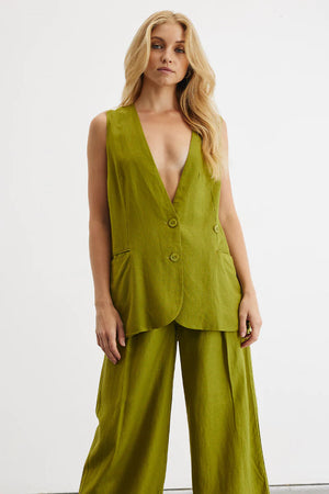 
            
                Load image into Gallery viewer, Sovere - Signal Wrap Vest in Olive Green
            
        