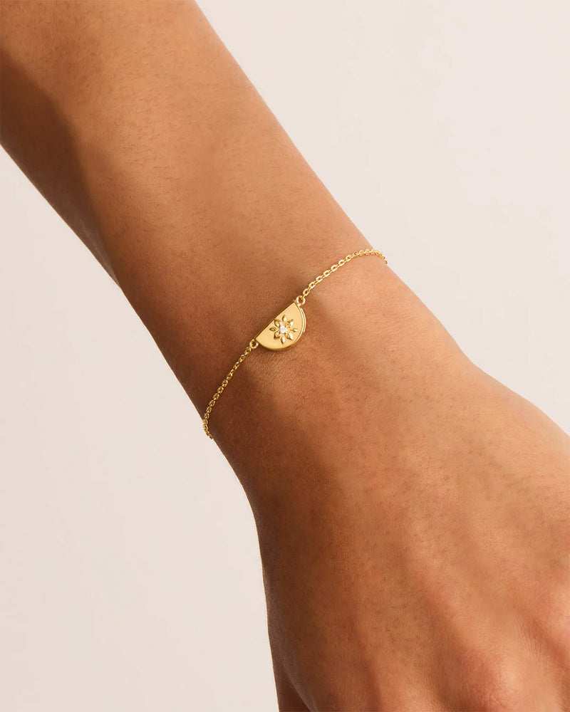 
            
                Load image into Gallery viewer, By Charlotte  - Lotus Bracelet in Gold.
            
        