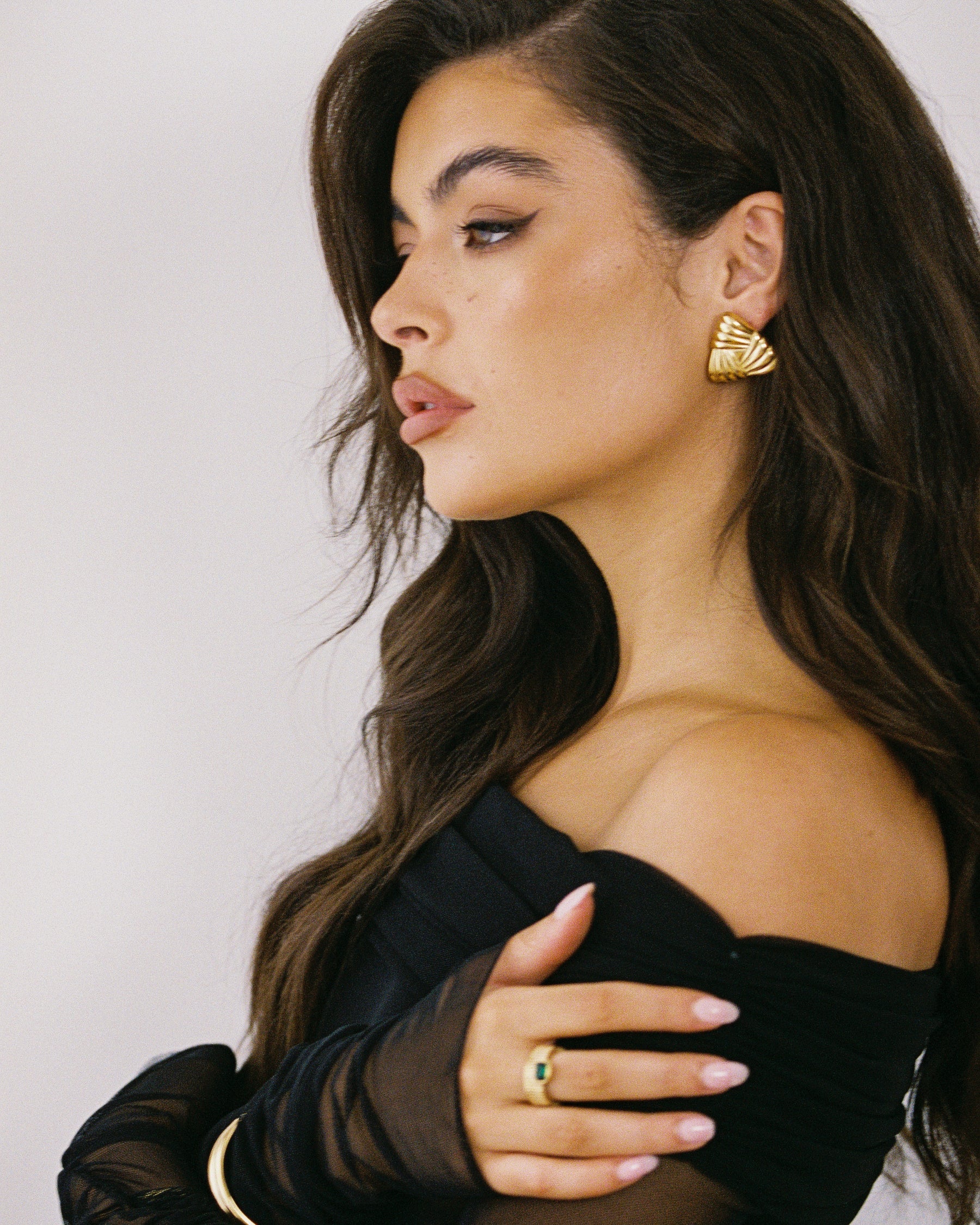 We Are Emte- Triangular Earrings in Gold – Emte Boutique