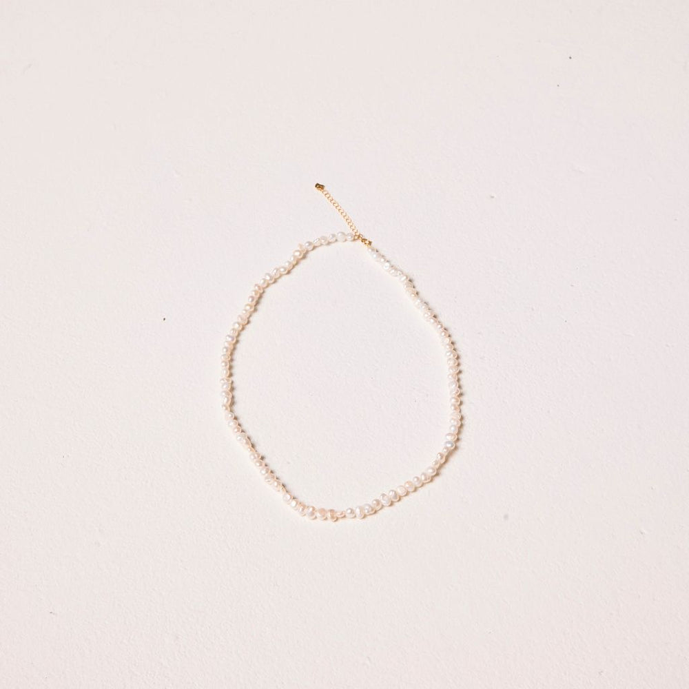 We Are Emte - Moonlit Choker Necklace in Freshwater Pearl