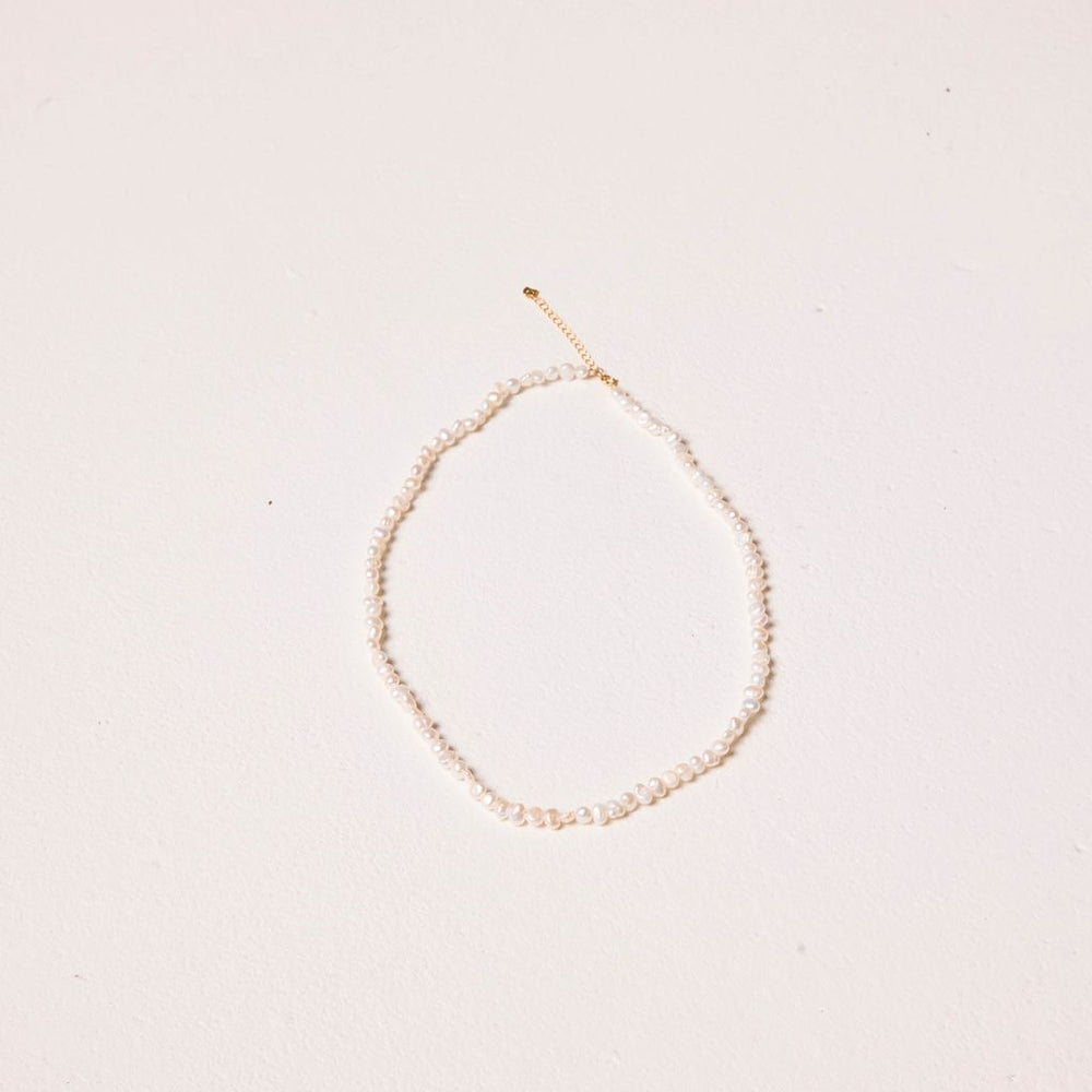 We Are Emte - Moonlit Choker Necklace in Freshwater Pearl