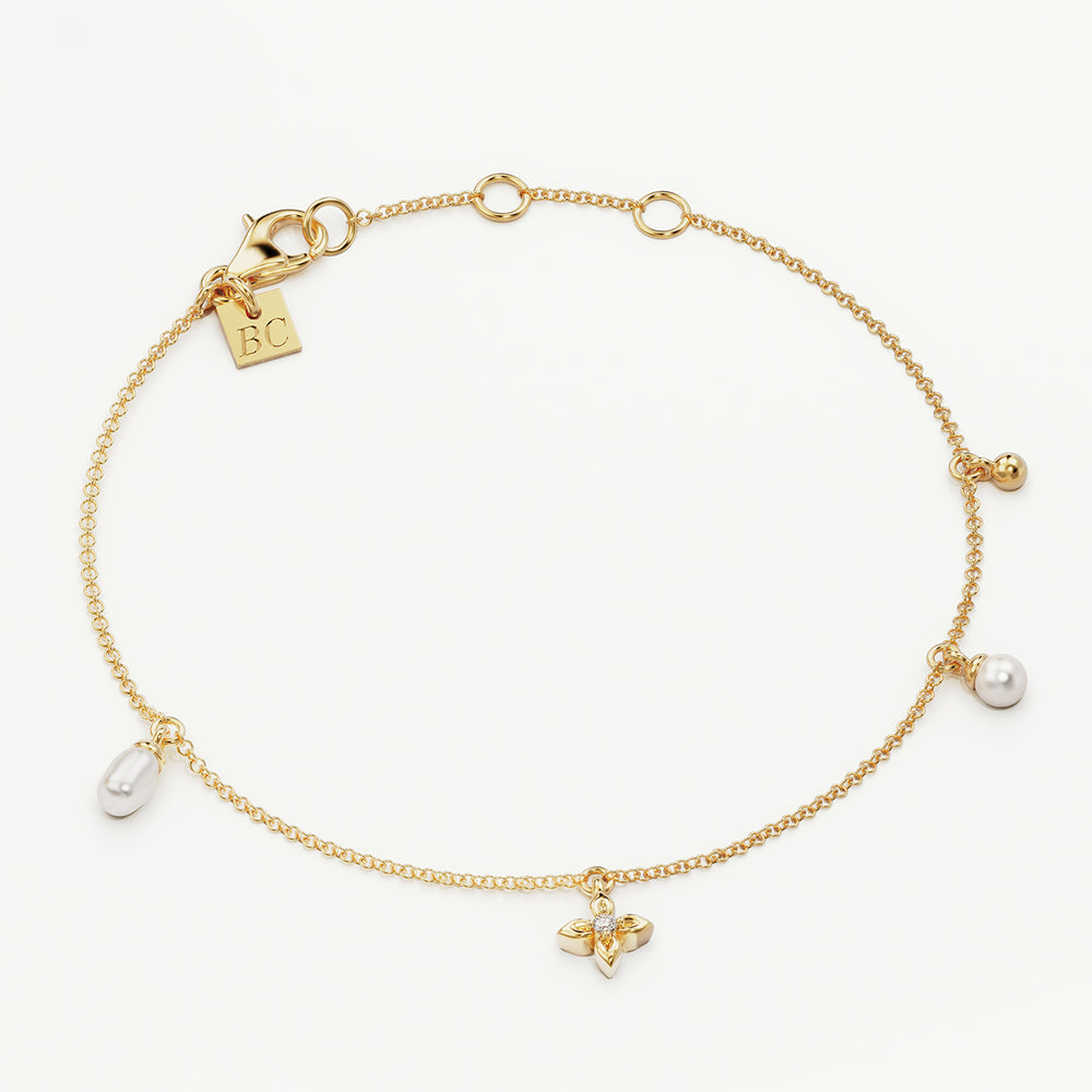 
            
                Load image into Gallery viewer, By Charlotte - Live in Peace Bracelet in Gold
            
        