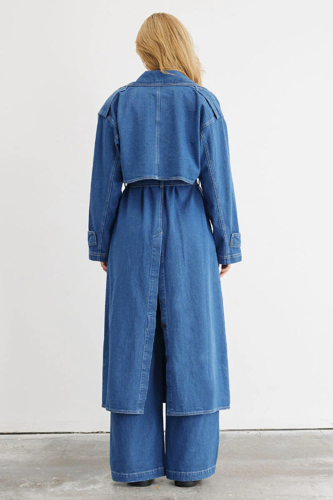 
            
                Load image into Gallery viewer, Sovere - Advance Multi-Wear Denim Trench in Mid Blue
            
        