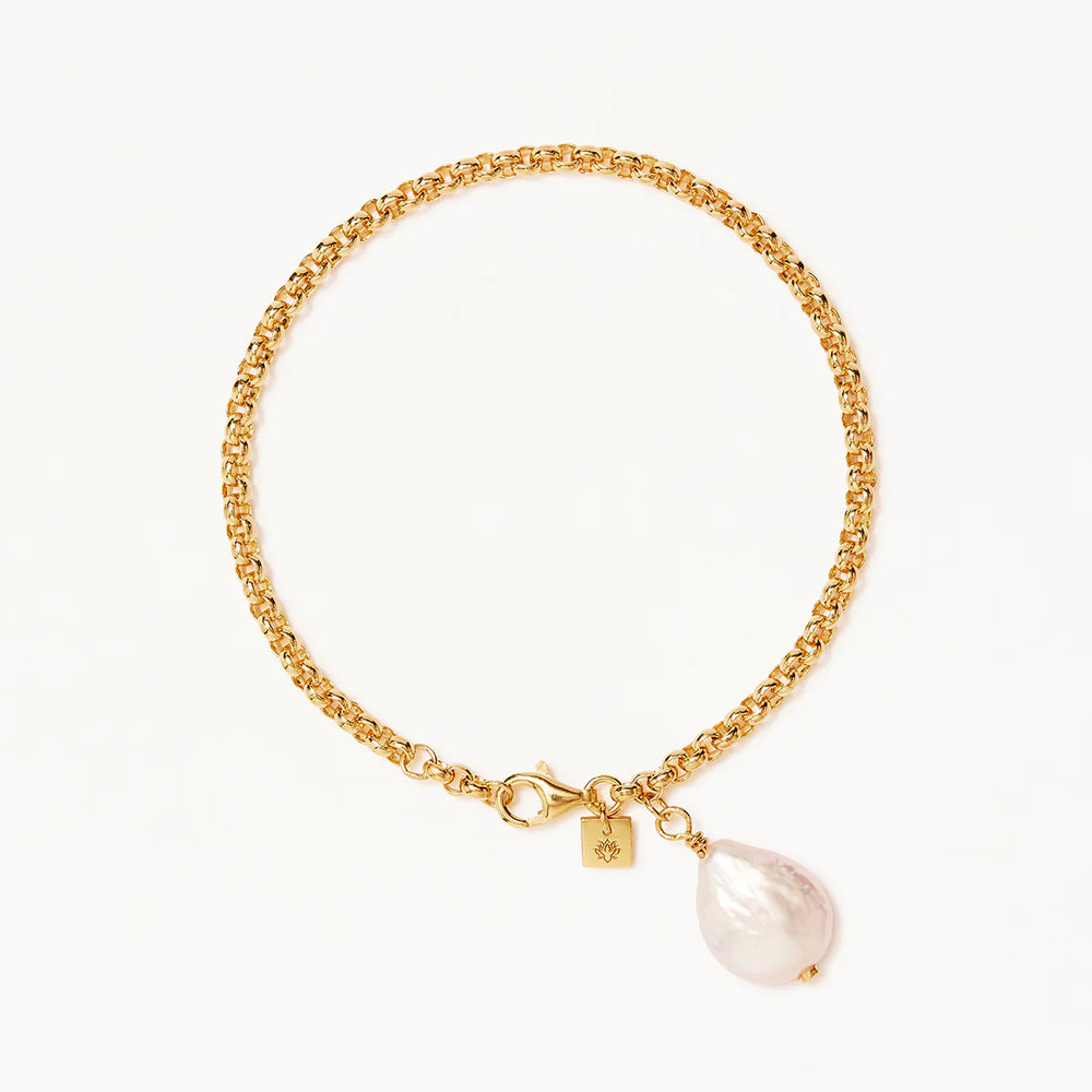 By Charlotte  - Embrace Stillness Pearl Bracelet in Gold