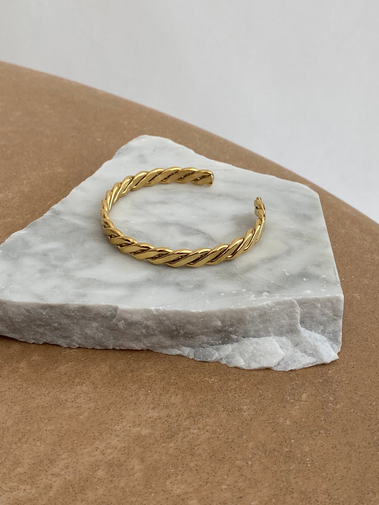 We Are Emte - Large Weave Cuff in Gold