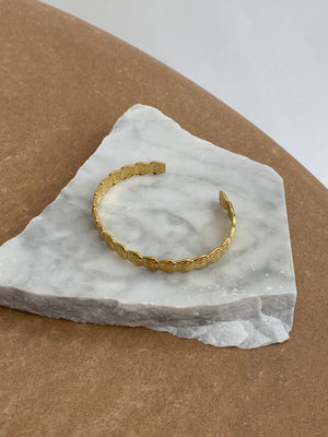 We Are Emte - Scallop Cuff in Gold