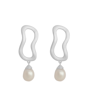 
            
                Load image into Gallery viewer, Kirstin Ash - Onda Pearl Earrings in Silver
            
        