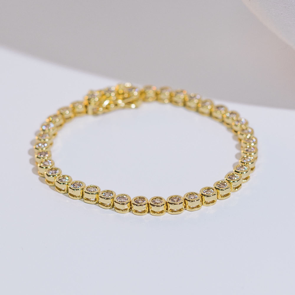 We Are Emte - Round Gemstone Bracelet in Crystal