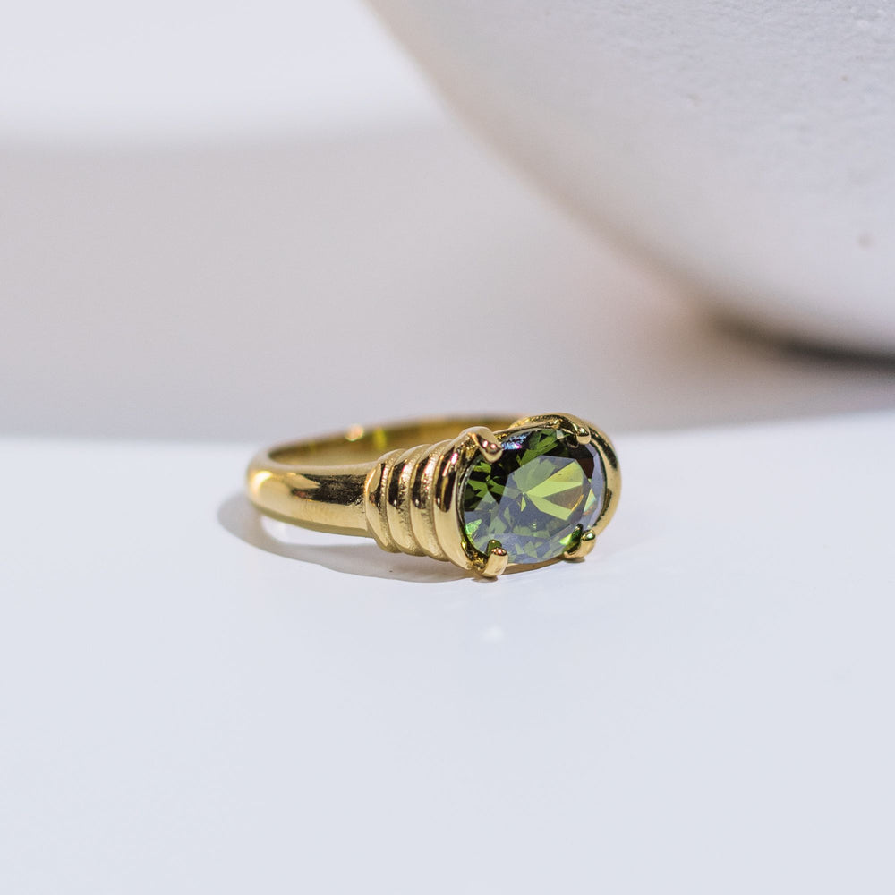 We Are Emte- Bella Ring in Emerald Stone