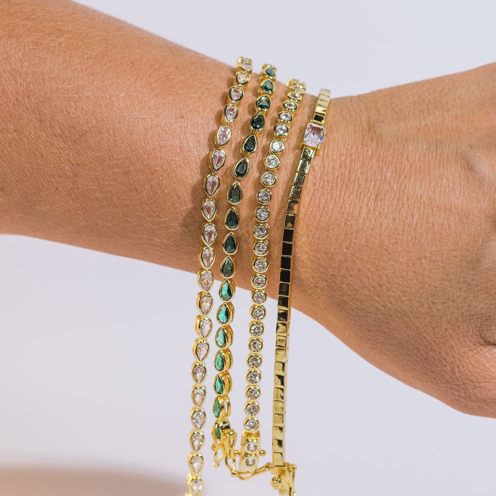
                      
                        We Are Emte - Round Gemstone Bracelet in Crystal
                      
                    